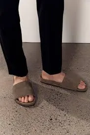 ESSENTIALS SLIDES
