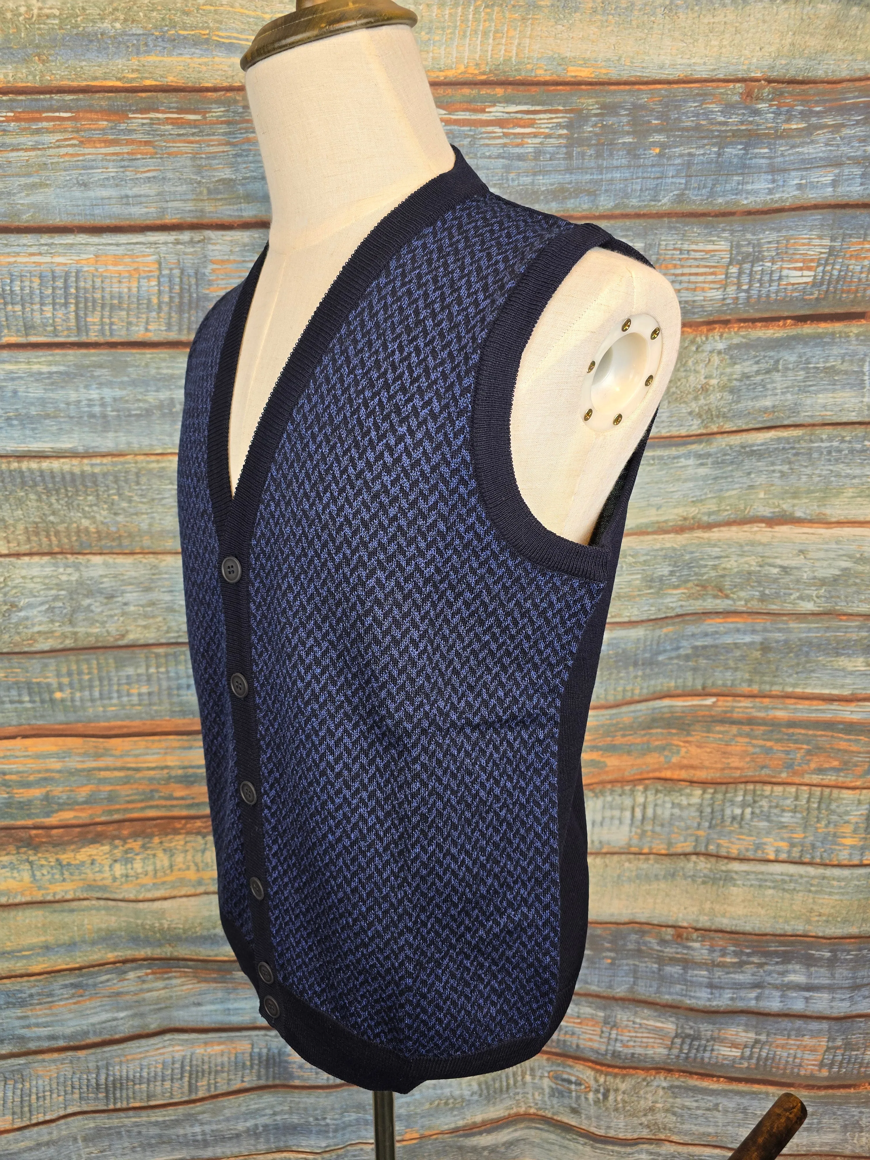Montechiaro Fine Lambswool sleeveless cardigans