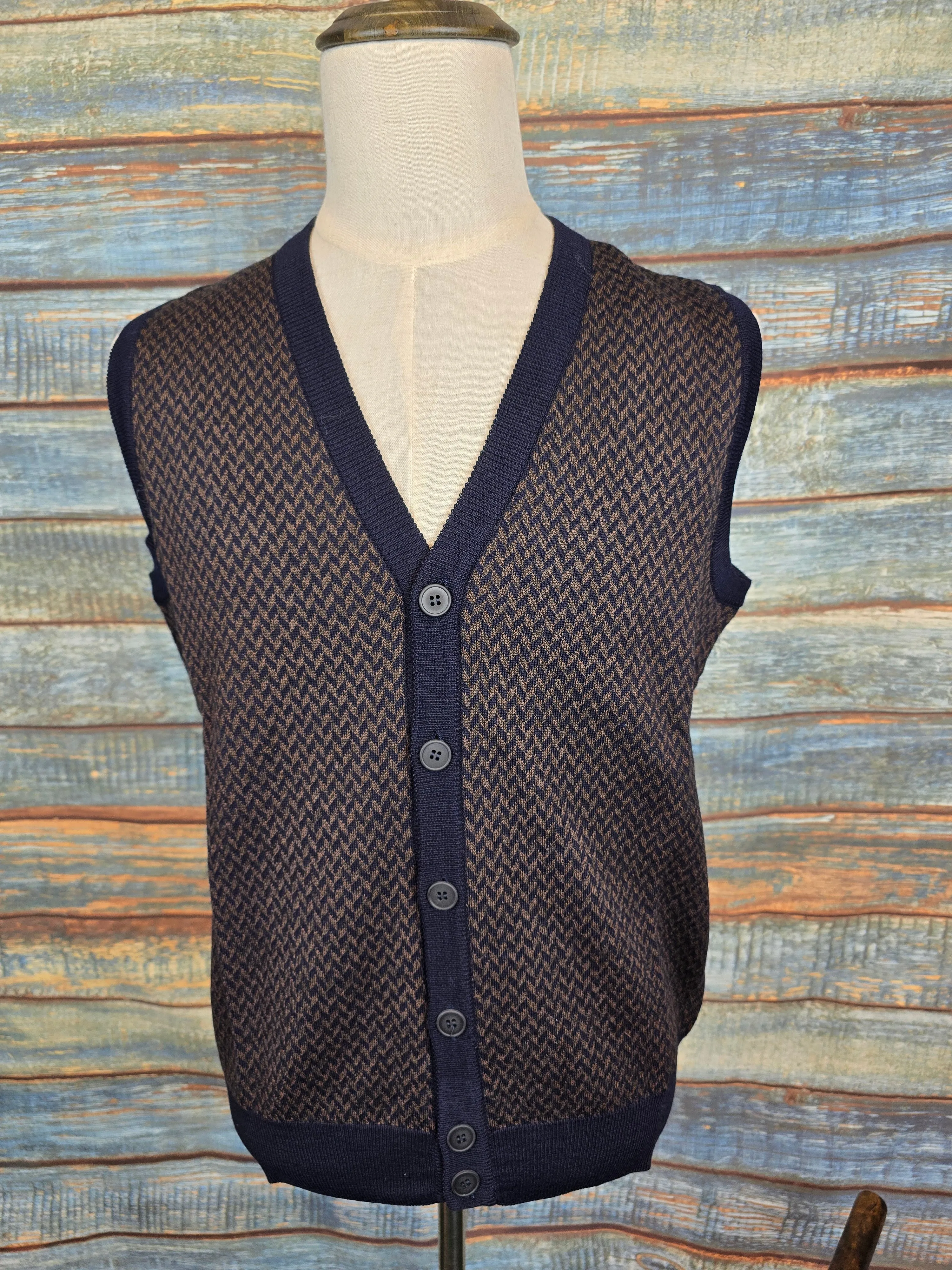 Montechiaro Fine Lambswool sleeveless cardigans